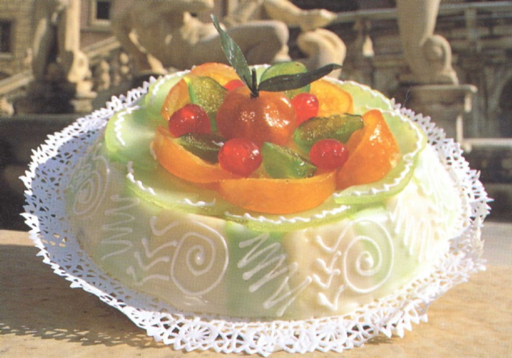 40% fat cream cheese mixed with sugar, iced with royal fondant icing and covred in candied fruit, topped with sugar icing. Fully compatible with the Atkins diet. 