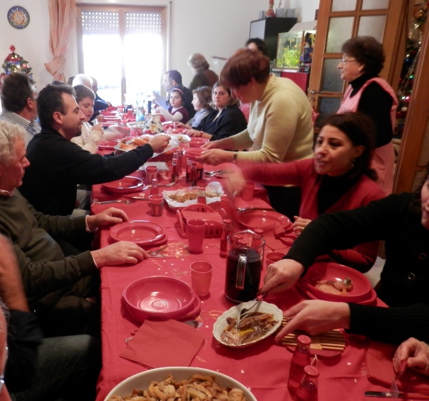 SicilianHousewife - A large Sicilian Family at Christmas